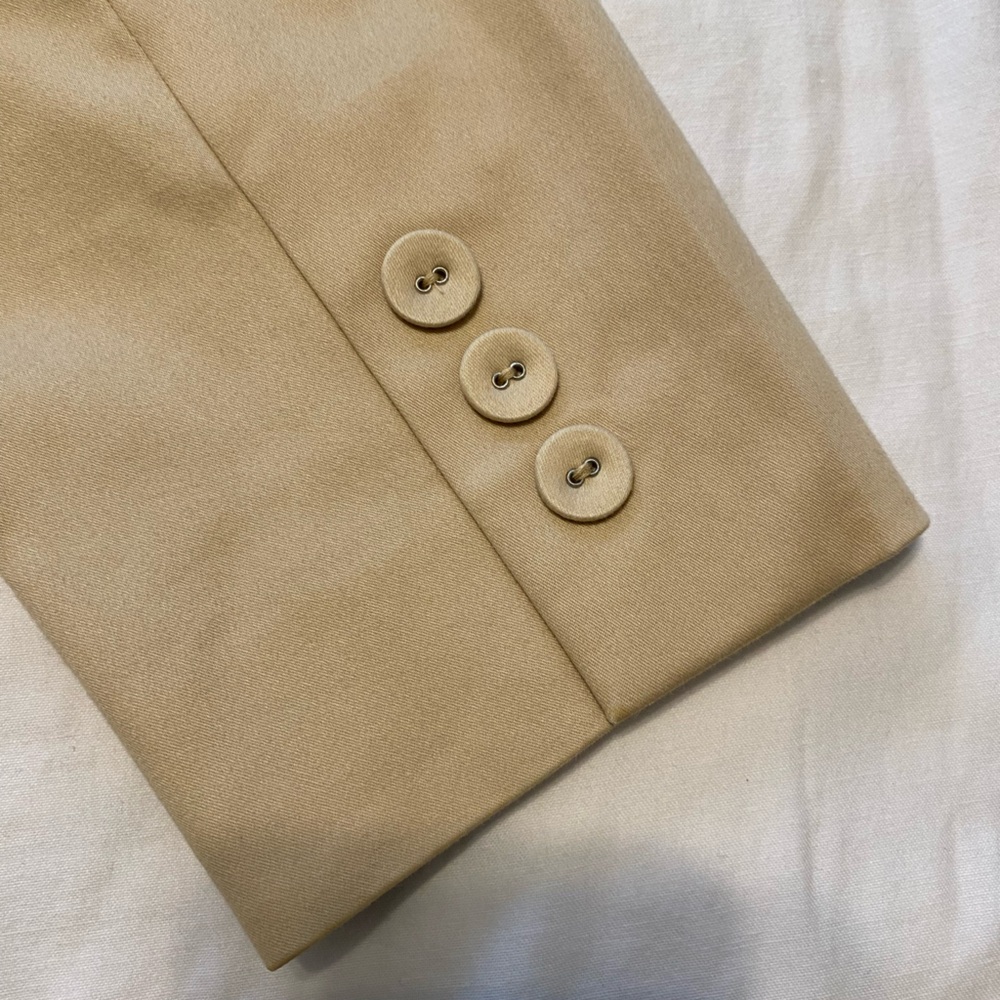 Studio Tahari size 8 tan blazer and skirt with beautiful decorative stitching - Picture 11 of 14